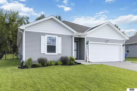 17712 Hampton Dr, Omaha, NE 68136