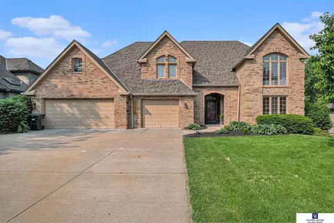 21518 Pinehurst Ave, Elkhorn, NE 68022