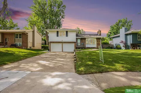 10241 Berry St, Omaha, NE 68127