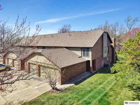 2201 Winding Way, Lincoln, NE 68506