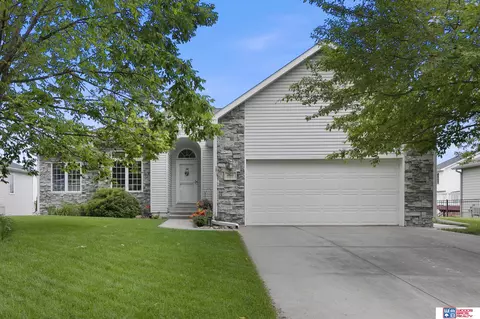 7611 S 33rd St, Lincoln, NE 68516