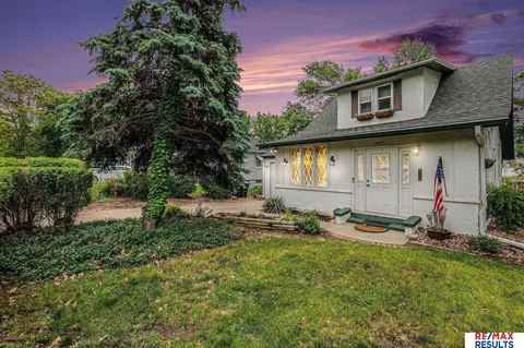 4817 Seward St, Omaha, NE 68104