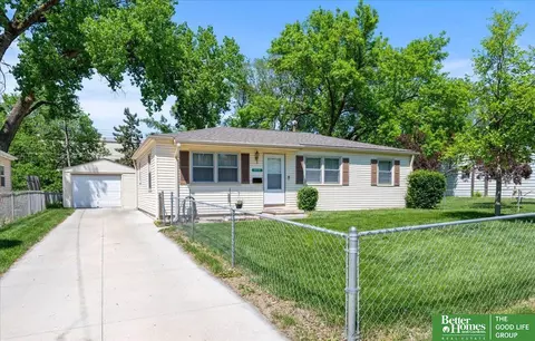 6070 Buckingham Ave, Omaha, NE 68117