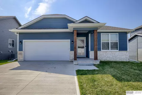 19105 Murray Trl, Gretna, NE 68028