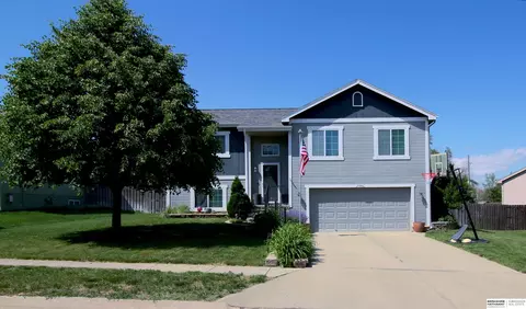21006 Paradise Dr, Gretna, NE 68028