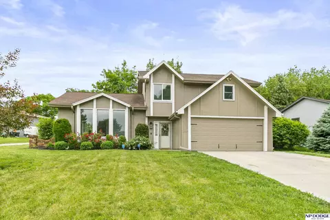 305 S 151st St, Omaha, NE 68154