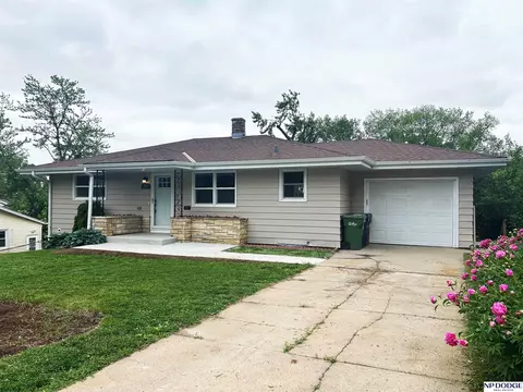 7022 S 41st St, Omaha, NE 68147