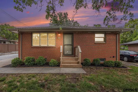 1315 Irving St, Lincoln, NE 68521