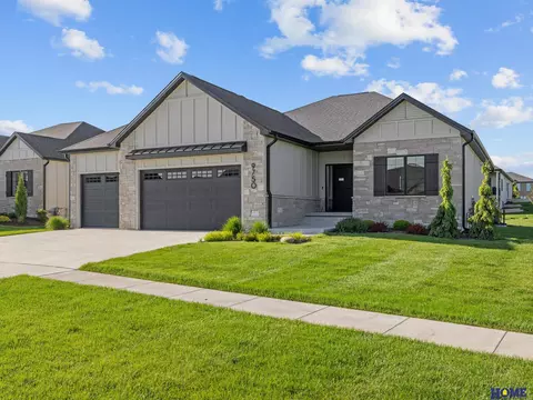 9750 Casa Galeano Ct, Lincoln, NE 68520