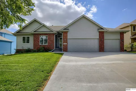 11917 S 53 St, Bellevue, NE 68133
