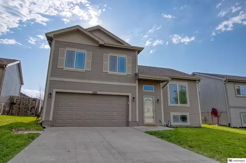 5306 S 195th St, Omaha, NE 68135