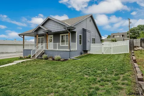 230 Locust St, Springfield, NE 68059 photo 2