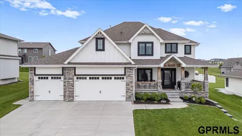 10225 Caspian Dr, Papillion, NE 68046