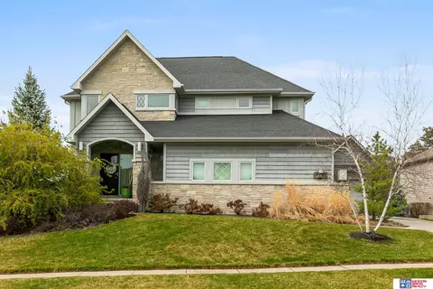 9530 Cotswold Ln, Lincoln, NE 68526