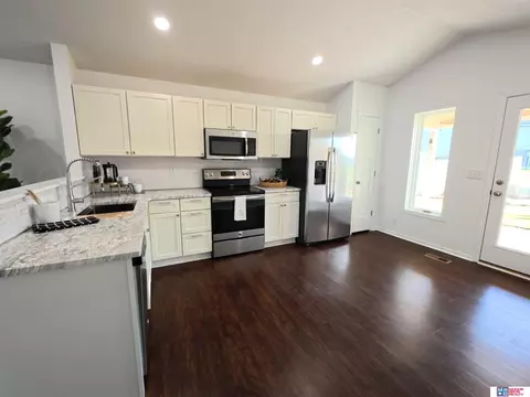 427 11th St, Eagle, NE 68347 photo 6