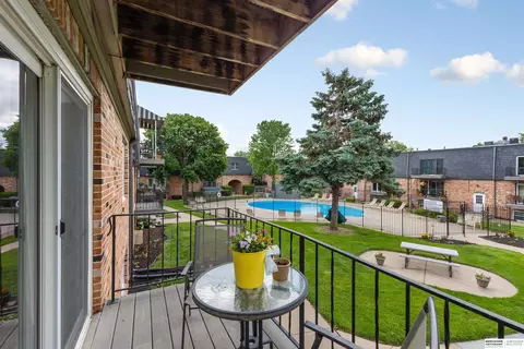12727 Woodcrest Plz #3-223, Omaha, NE 68137
