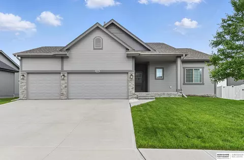 11745 S 113th St, Papillion, NE 68046