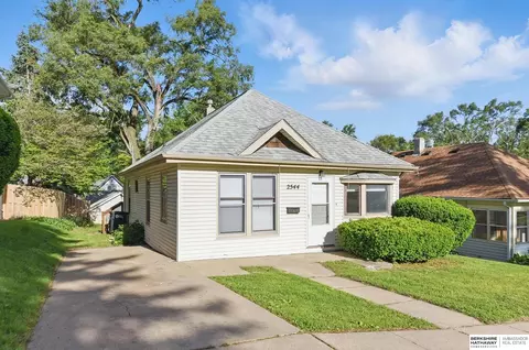 2544 N 64 St, Omaha, NE 68104