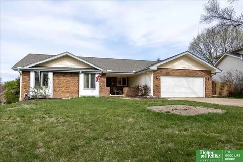 15682 Leavenworth St, Omaha, NE 68118
