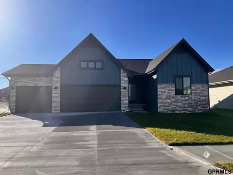 20845 Ogden St, Elkhorn, NE 68022