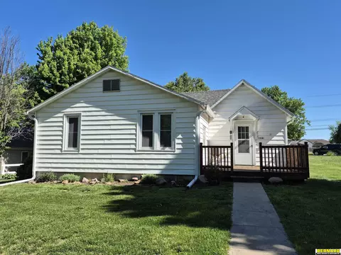 1112 10th St, Auburn, NE 68305