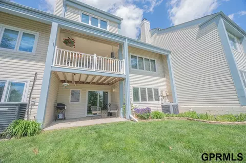 10755 Berry Plz, Omaha, NE 68127