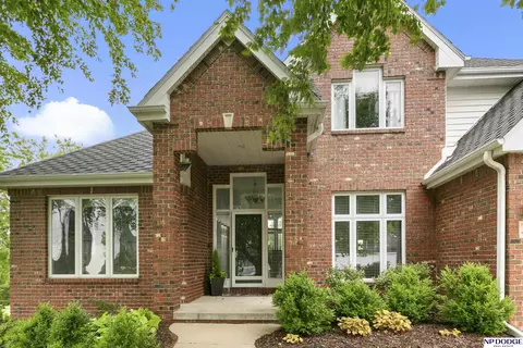 910 W Centennial Rd, Papillion, NE 68046