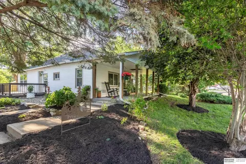 Exterior - 605 2nd St, Waterloo, NE 68069 photo 4 of 14