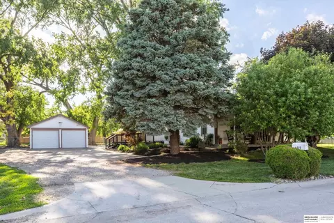 Exterior - 605 2nd St, Waterloo, NE 68069 photo 1 of 14
