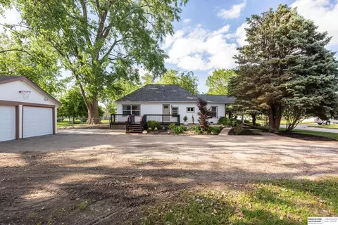 Exterior - 605 2nd St, Waterloo, NE 68069 photo 6 of 14