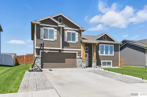 7164 N 167th St, Bennington, NE 68007