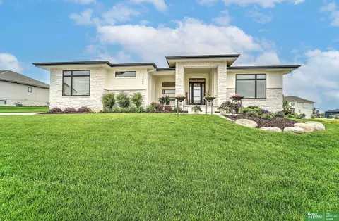12369 Cooper St, Papillion, NE 68046
