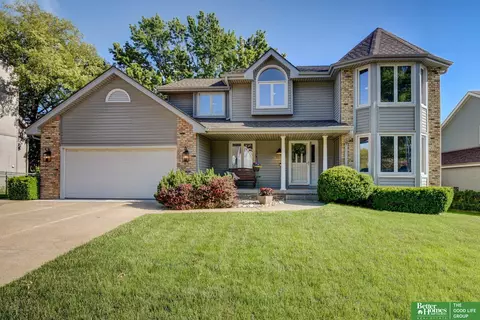 1014 Hickory Hill Rd, Papillion, NE 68046