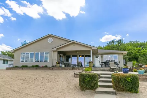 1196 North Lake Shore Drive, Fremont, NE 68025