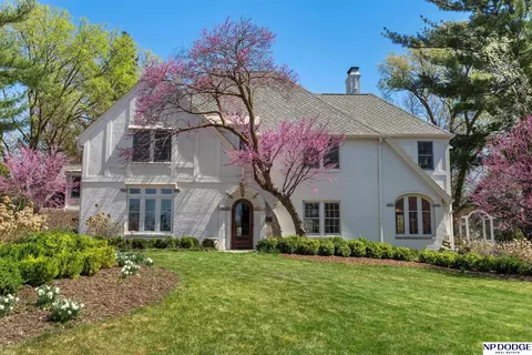 423 Fairacres Rd, Omaha, NE 68132