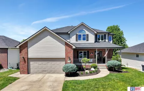 7627 S 38th St, Lincoln, NE 68516