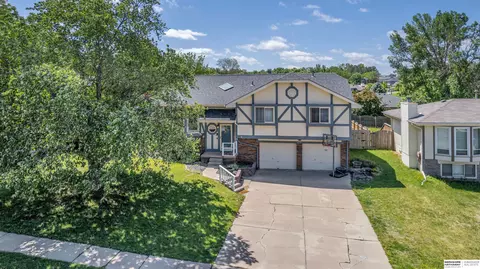 3507 Lookingglass Dr, Bellevue, NE 68123