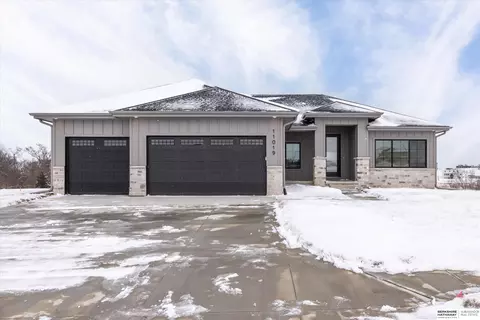 11019 N 166th St, Bennington, NE 68007