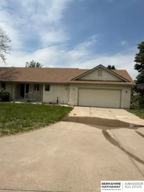 15911 S 234th St, Gretna, NE 68028