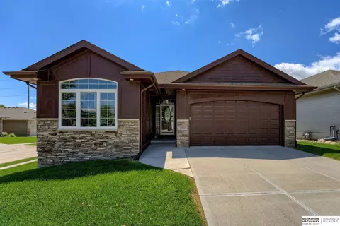 18855 Mason Plz, Omaha, NE 68022