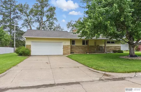 2417 Fairway Dr, Fremont, NE 68025
