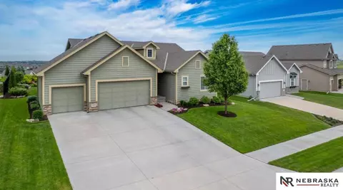 10425 S 110th St, Papillion, NE 68046