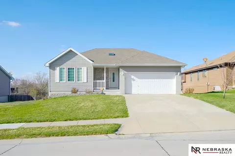 16212 Timberlane Dr, Omaha, NE 68136