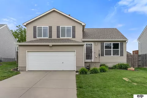 16136 Cherrywood St, Omaha, NE 68136