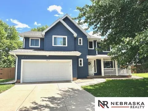 7813 Crabapple Ct, La Vista, NE 68128