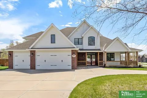 16831 Chandler St, Omaha, NE 68136