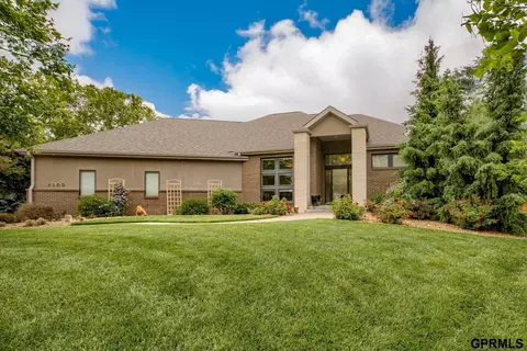 6500 Pheasant Run Ct, Lincoln, NE 68516