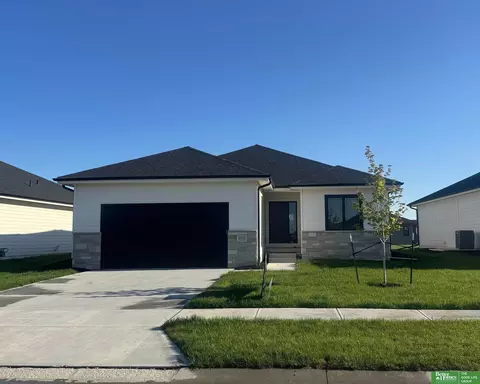 20930 Ellison Ave, Elkhorn, NE 68022