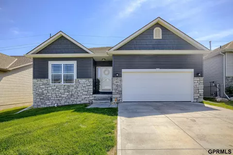 13013 S 49th St, Papillion, NE 68133
