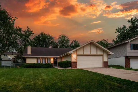 2211 Scarborough Dr, Bellevue, NE 68123
